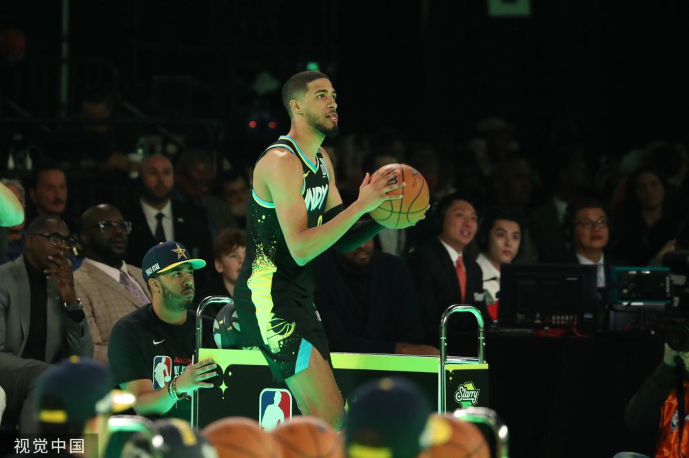 这使得他在 这使得他在